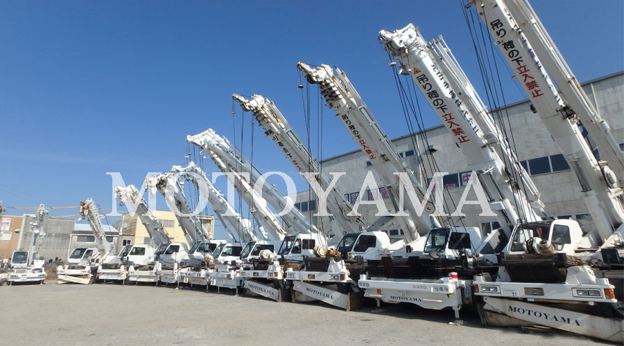 車庫でクレーン全体写真