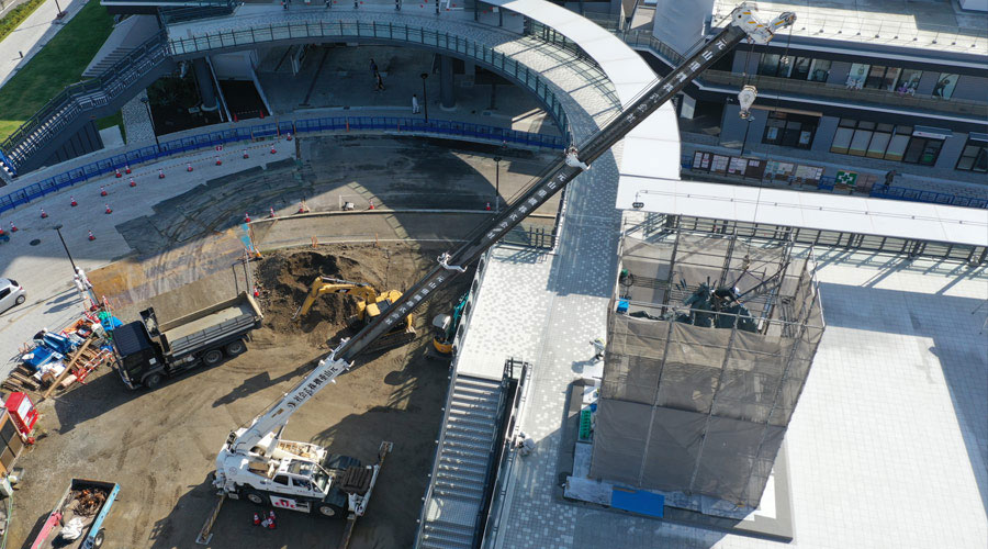 ペデストリアンデッキ揚重作業